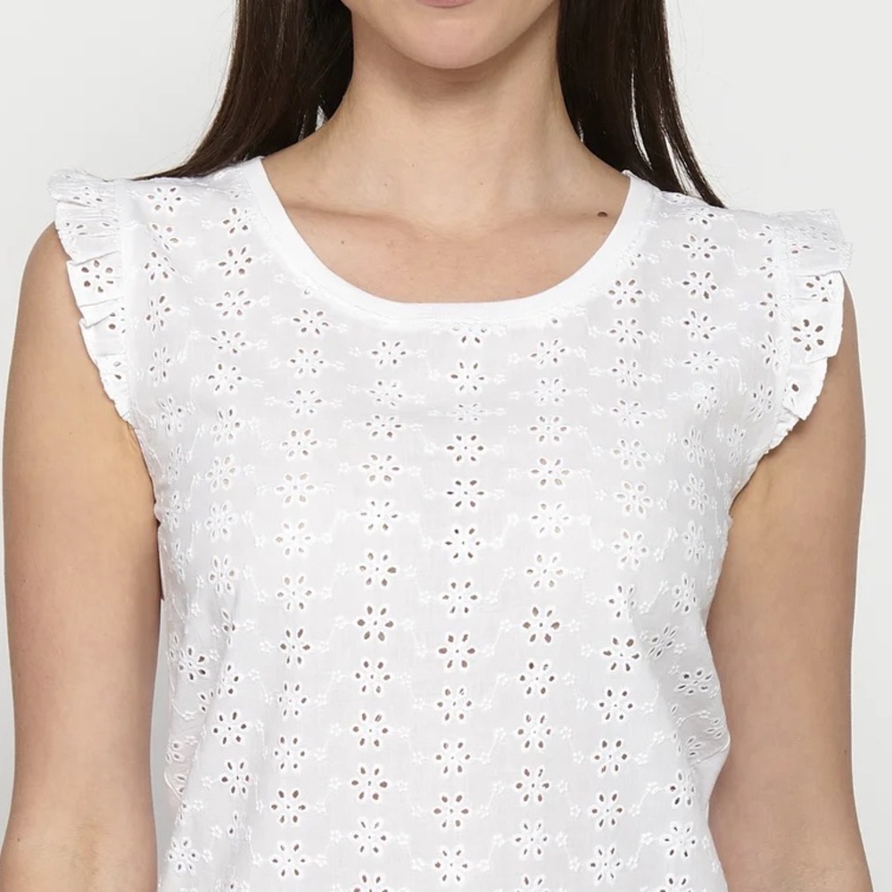 2/15$ 🍒. HOUSE White Eyelet Sleeveless Top